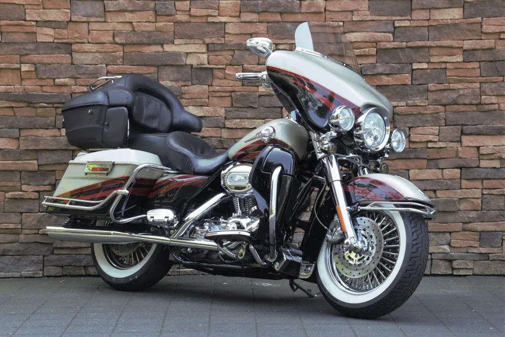 2006 Harley-Davidson FLHTCUSE Electra Glide Ultra Screamin Eagle CVO 103 *VERKOCHT*
