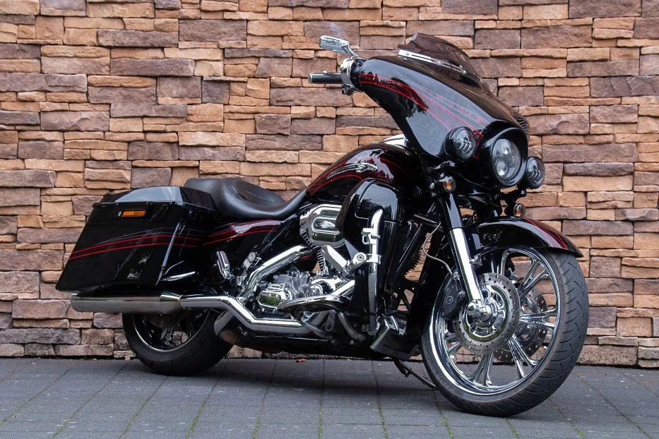 2011 Harley-Davidson FLHXSE2 CVO Street Glide 110 Screamin Eagle *VERKOCHT*