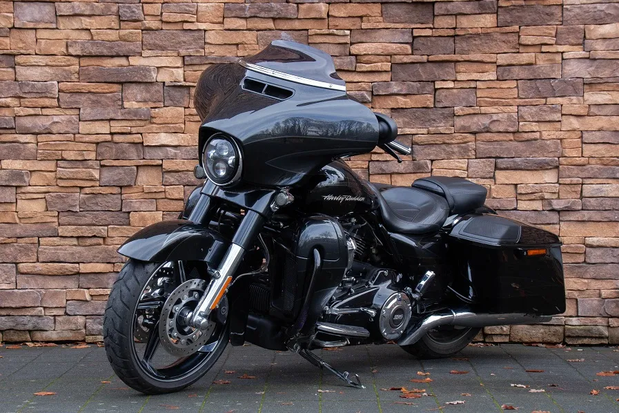 2017 Harley-Davidson Street Glide CVO 114 FLHXSE Screamin Eagle *VERKOCHT*