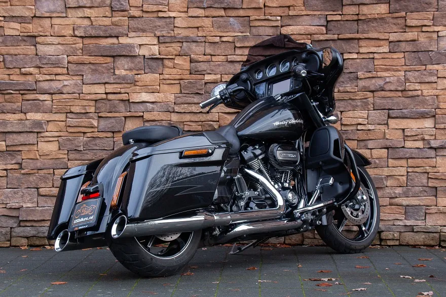 2017 Harley-Davidson Street Glide CVO 114 FLHXSE Screamin Eagle *VERKOCHT*