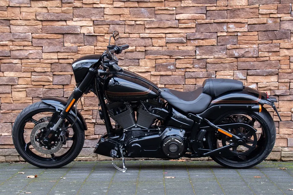 2017 Harley-Davidson FXSE Pro Street Breakout CVO 110 Screamin Eagle Jekill & Hyde *VERKOCHT*
