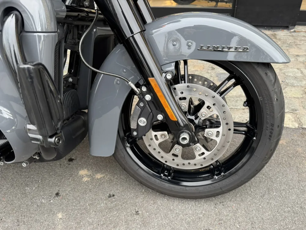 2022 Harley-Davidson Ultra Limited 114 FLHTK Blacked Out Jekill & Hyde BTW-motor!