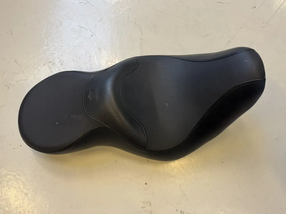 51470-06A Harley-Davidson Comfort Reach Duo zadel softail (2006-2017)