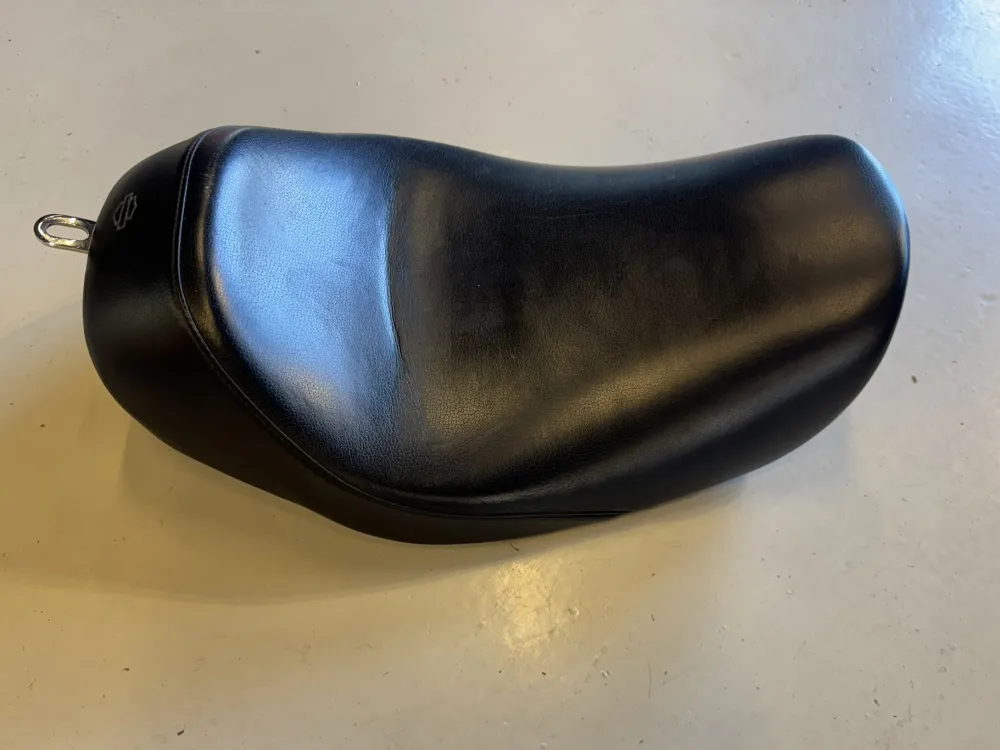 Harley-Davidson Dyna Solo seat (2006-2017)