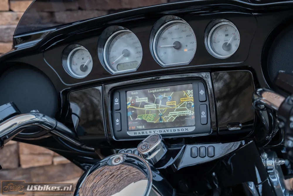 2017 Harley-Davidson FLHXS Street Glide Special 107 M8