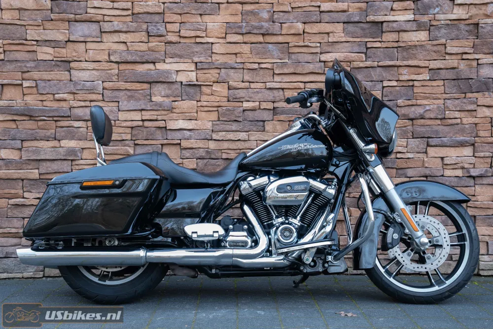 2017 Harley-Davidson FLHXS Street Glide Special 107 M8