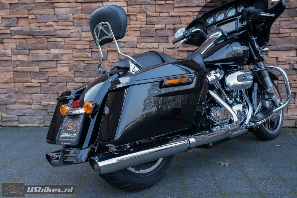 2017 Harley-Davidson FLHXS Street Glide Special 107 M8