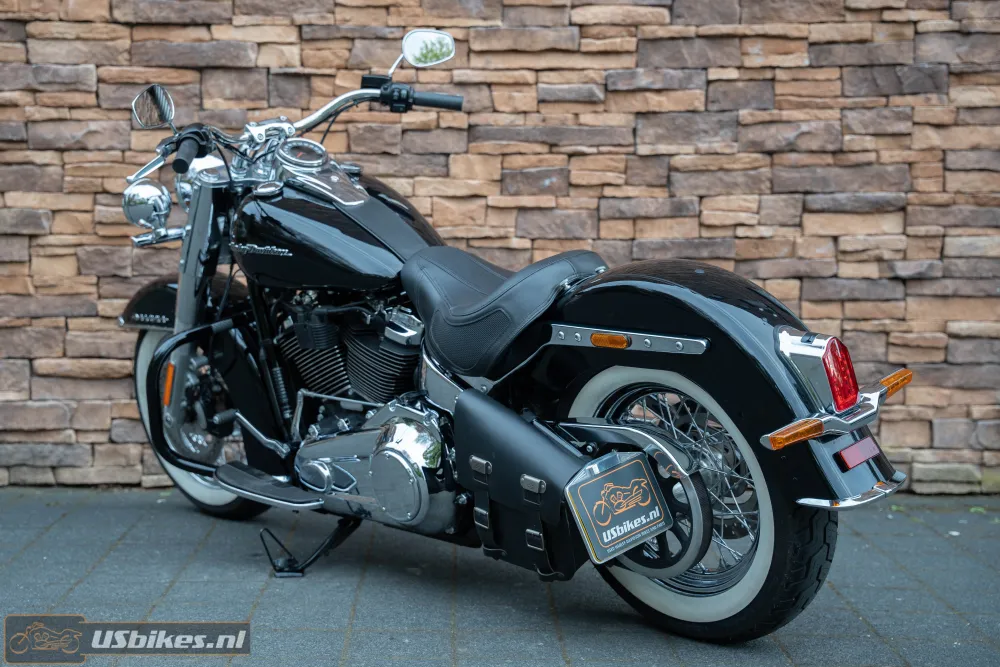 2020 Harley-Davidson FLDE Softail Deluxe 107 M8