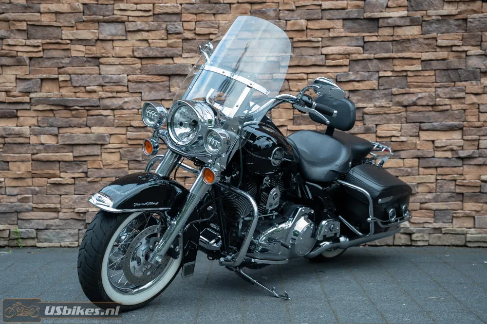 MY 2009 Harley-Davidson FLHRC Road King Classic ABS
