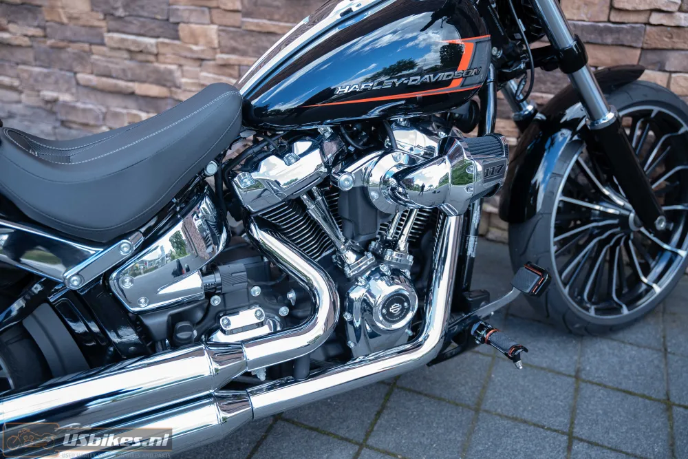 2023 Harley-Davidson FXBR Breakout Softail 107 M8 BTW-motor!