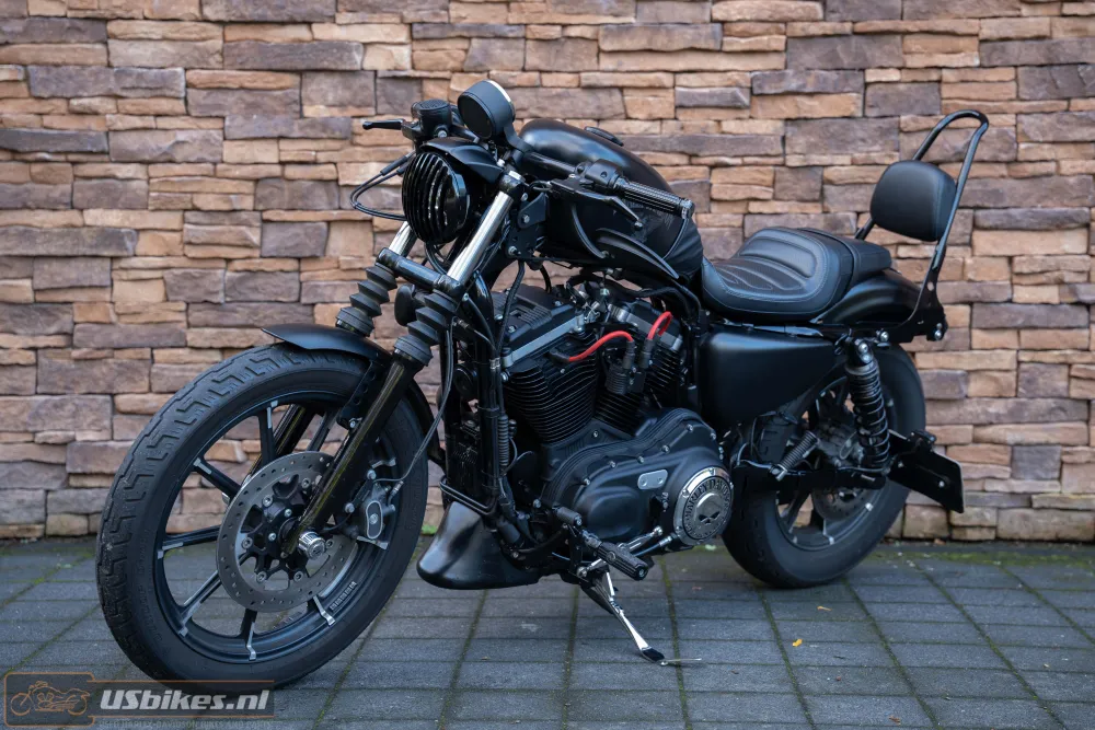 2017 Harley-Davidson XL 883 N Sportster Iron ABS