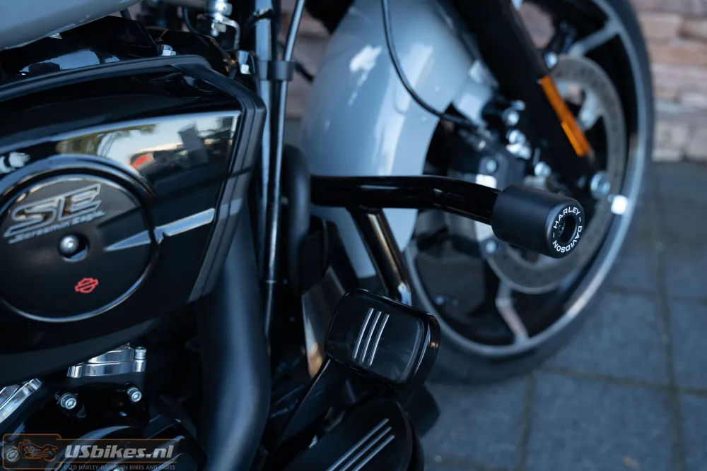 2025 Harley-Davidson FLHX Street Glide 117 M8