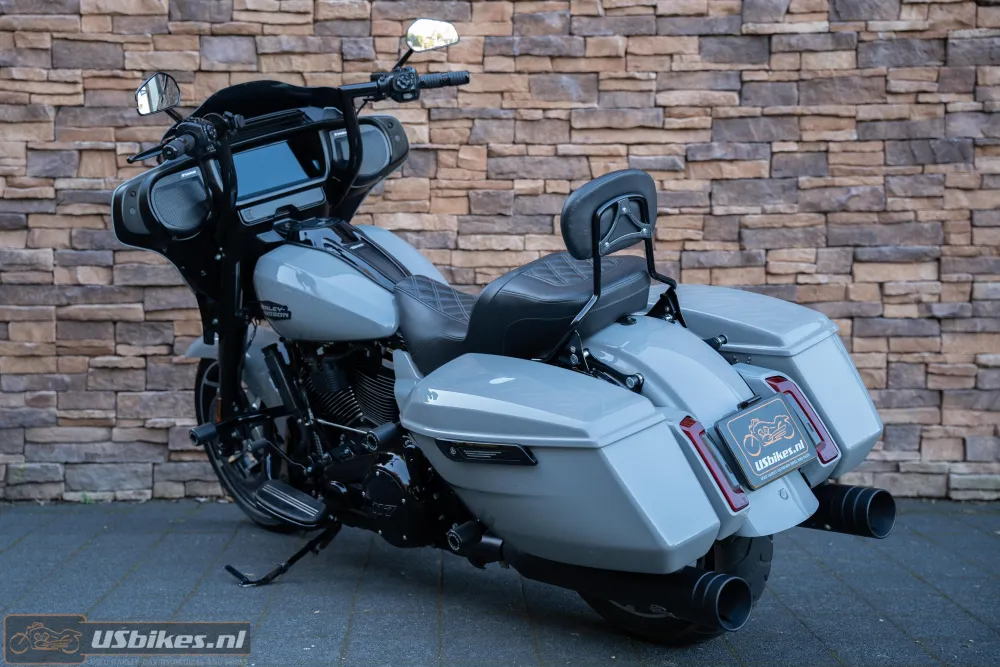 2025 Harley-Davidson FLHX Street Glide 117 M8