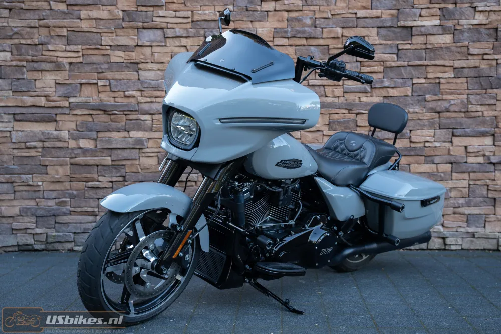 2025 Harley-Davidson FLHX Street Glide 117 M8