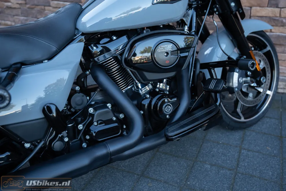 2025 Harley-Davidson FLHX Street Glide 117 M8