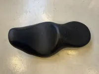 51470-06A Harley-Davidson Comfort Reach Duo zadel softail (2006-2017)
