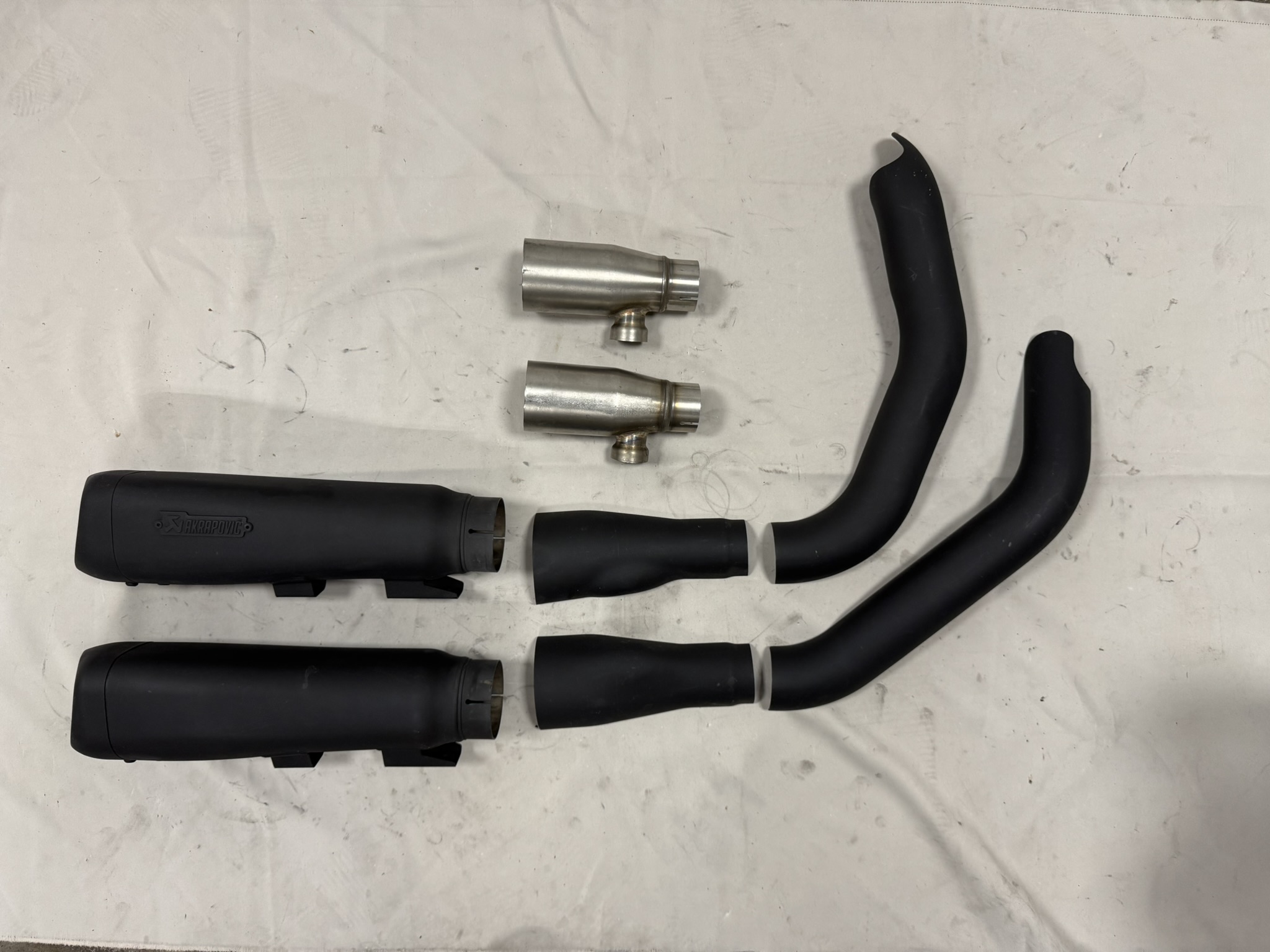 Akrapovic Slip-ons uitlaatdempers black met hitteschilden Sportster (2006-2013) S-HDSPSO1-HB