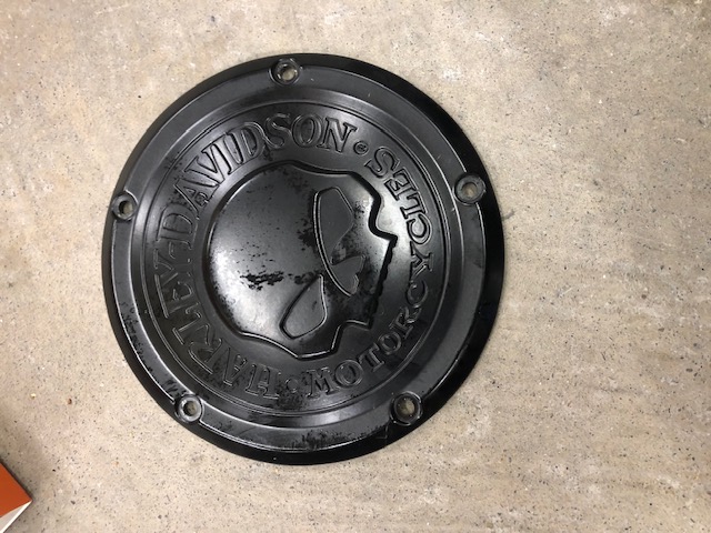 Derby Cover Willie G Skull Zwart Touring (99-15) Dyna (99-17) Softail (99-18)