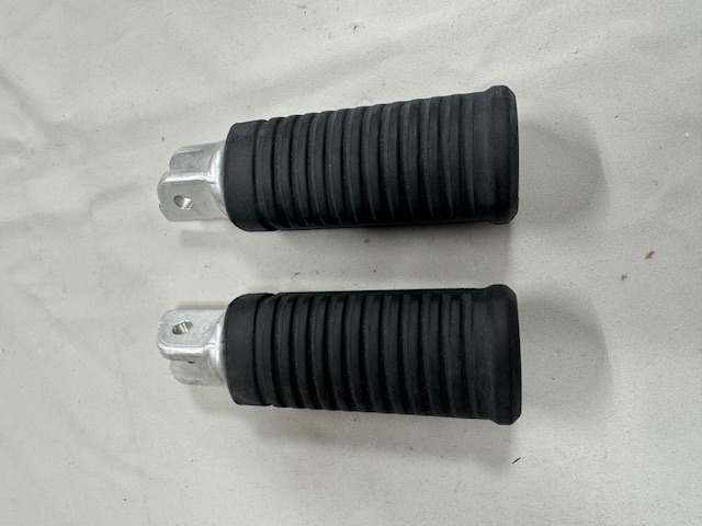 Harley-Davidson Rider footpeg Softail set FLSB, FXBB, FXBR/S & FXLR (2018-up)