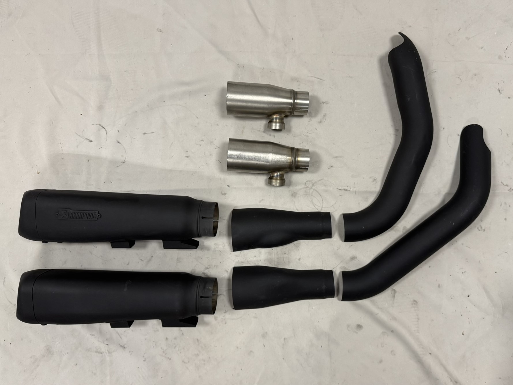 Akrapovic Slip-ons uitlaatdempers black met hitteschilden Sportster (2006-2013) S-HDSPSO1-HB