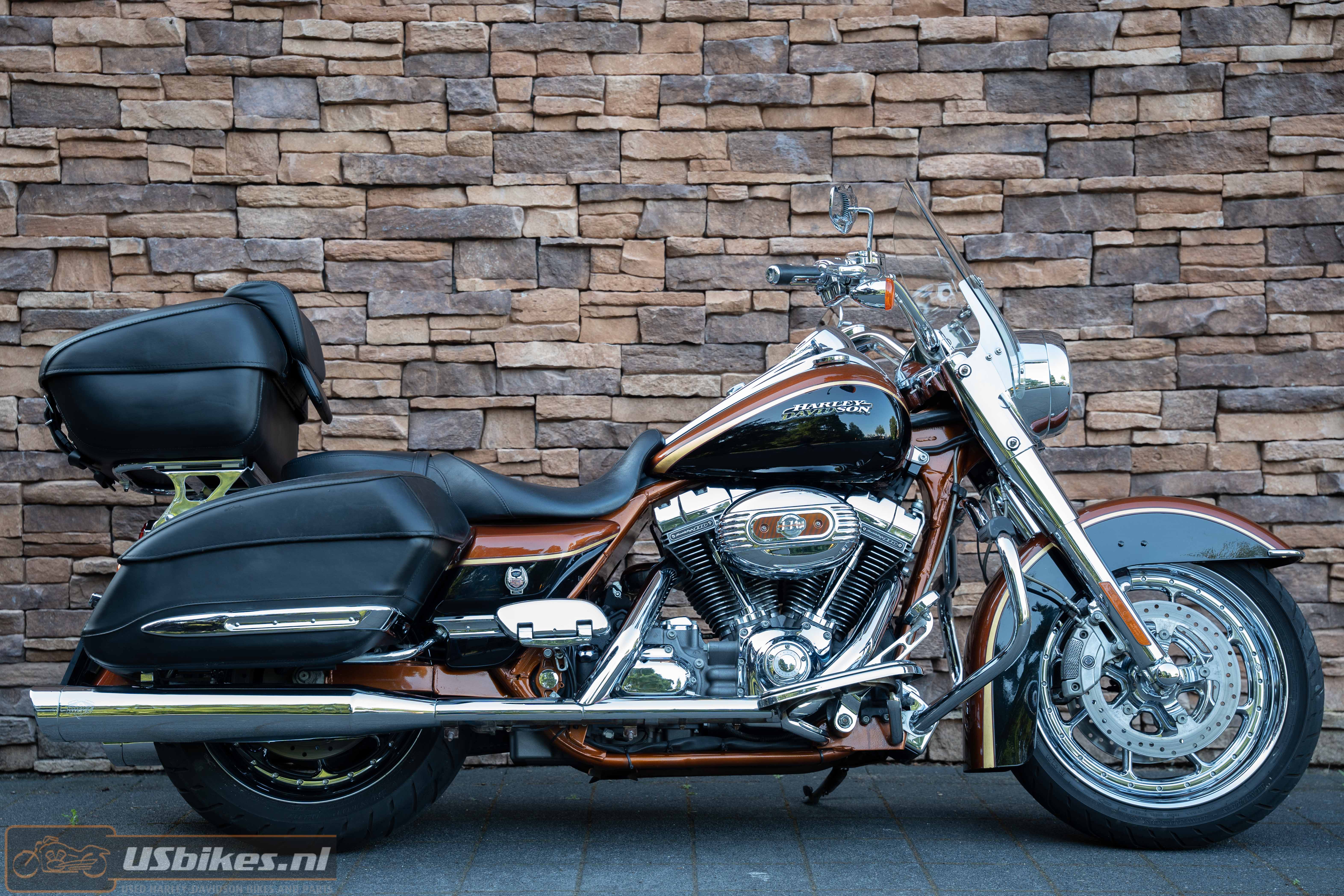 2008 Harley-Davidson FLHRSE4 CVO Road King 115th Annversary