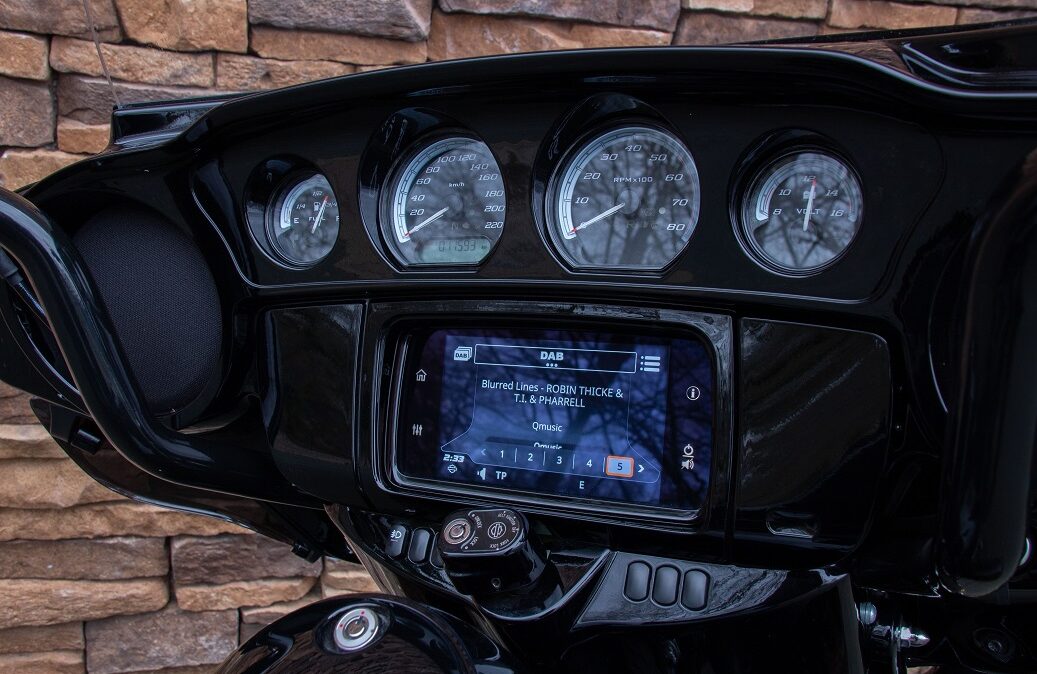 2020 Harley-Davidson FLHTK Ultra Limited M8 114 blacked out BOOM