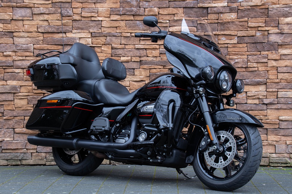 2020 Harley-Davidson FLHTK Ultra Limited M8 114 blacked out RV