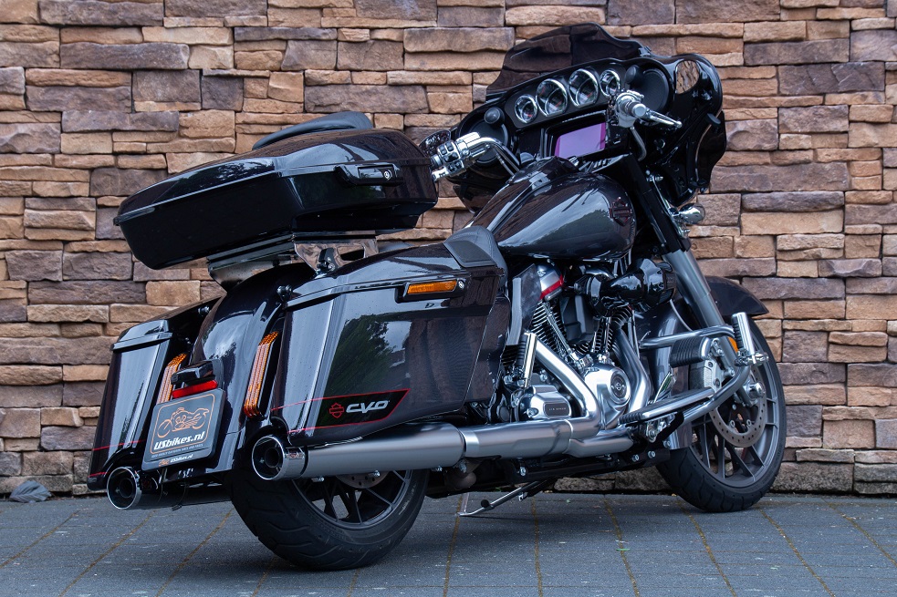 2020 Harley-Davidson FLHXSE CVO Street Glide117 RA