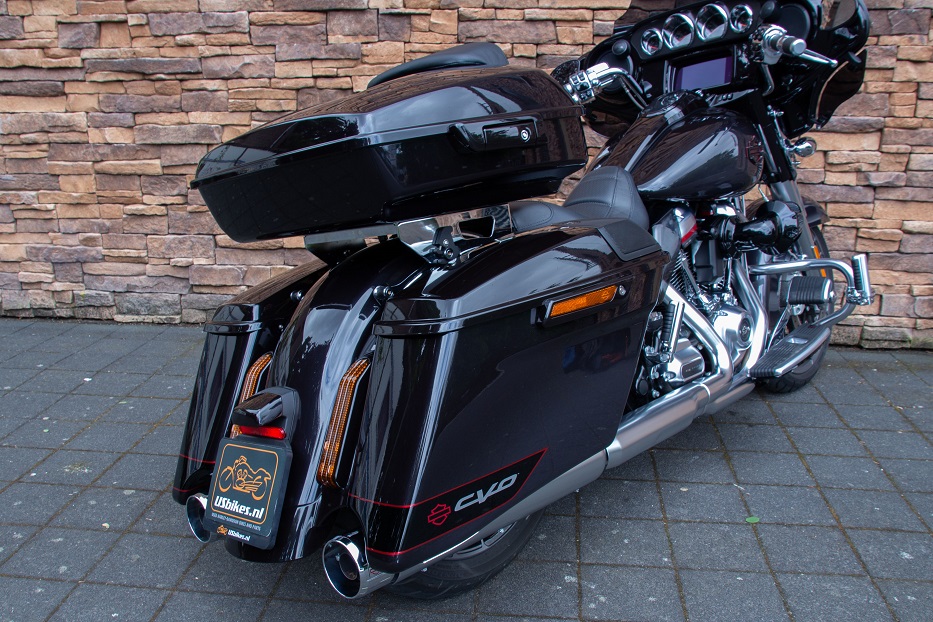 2020 Harley-Davidson FLHXSE CVO Street Glide117 RSB