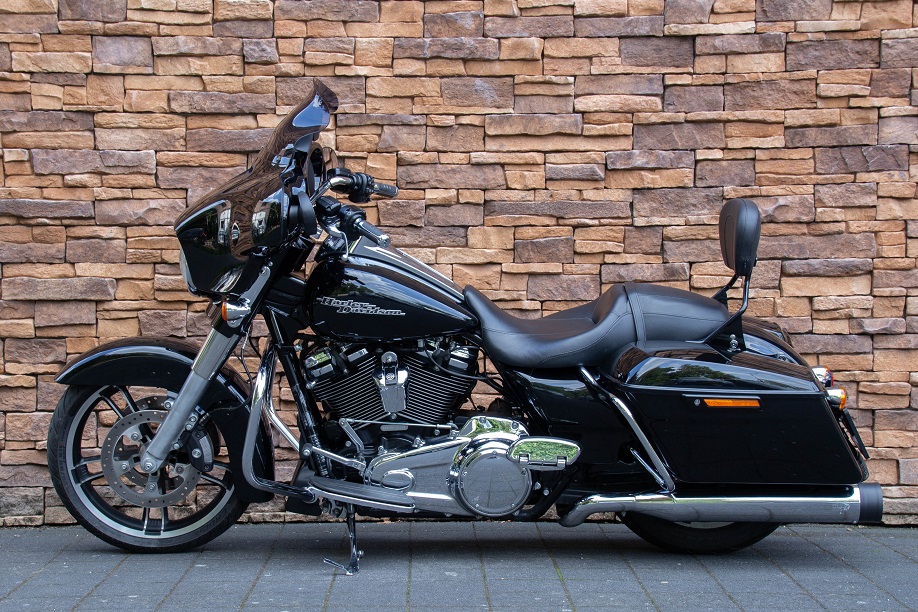 2017 Harley-Davidson FLHXS Street Glide Touring M8 107 L