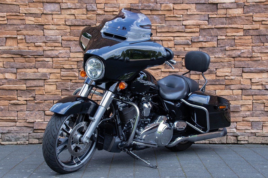 2017 Harley-Davidson FLHXS Street Glide Touring M8 107 LV