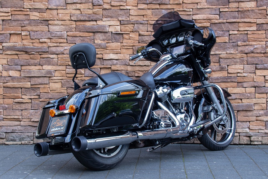 2017 Harley-Davidson FLHXS Street Glide Touring M8 107 RA