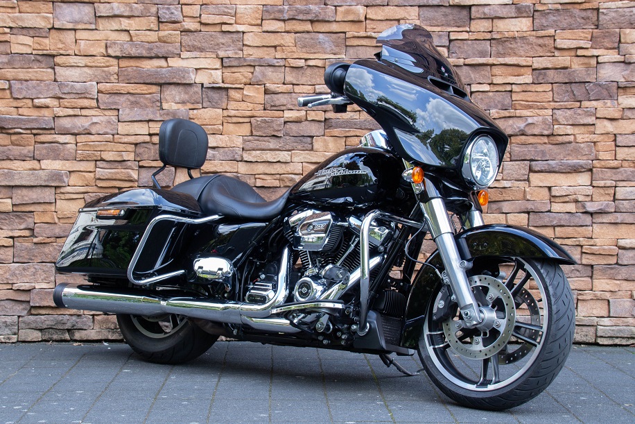 2017 Harley-Davidson FLHXS Street Glide Touring M8 107 RV